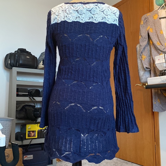 Blue knitted sweater with lace - Picture 3 of 4